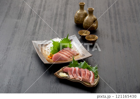 かつおの刺身、やいとガツオ、ハガツオ、和食 かつおの刺身、やいとガツオ、ハガツオ、和食 121165430