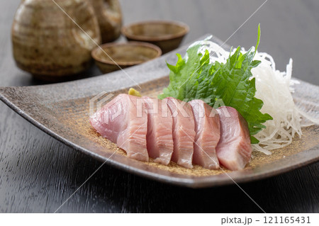 かつおの刺身、やいとガツオ、ハガツオ、和食 かつおの刺身、やいとガツオ、ハガツオ、和食 121165431