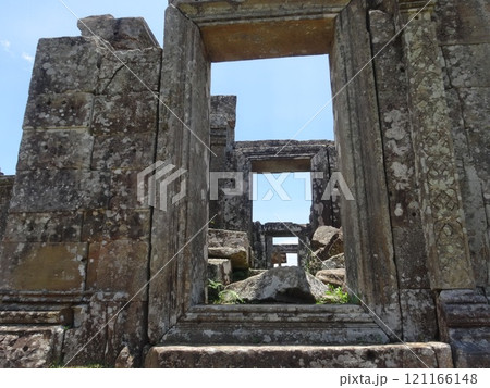 【カンボジア】プレアヴィヒア寺院 石造りの塔門 【カンボジア】プレアヴィヒア寺院 石造りの塔門 121166148