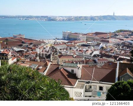 ポルトガル、リスボン Castelo de Sao Jorge, サン・ジョルジェ城からの眺め ポルトガル、リスボン Castelo de Sao Jorge, サン・ジョルジェ城からの眺め 121166403