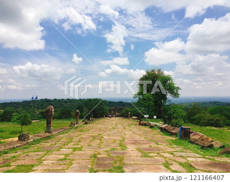 【カンボジア】プレアヴィヒア寺院の参道の景色 【カンボジア】プレアヴィヒア寺院の参道の景色 121166407