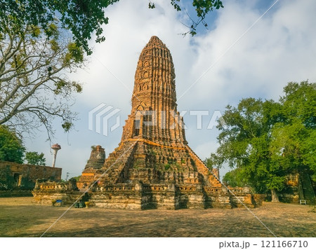 Wat Worachet ancient ruin temple in Ayutthaya, Thailand 121166710