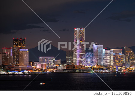 《神奈川県》横浜みなとみらいの夜景・ヨルノヨ特別ライトアップ 《神奈川県》横浜みなとみらいの夜景・ヨルノヨ特別ライトアップ 121169856