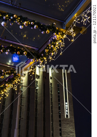 Christmas decorations on the glass roof. Christmas mood in the night city. Christmas decorations on the glass roof. Christmas mood in the night city. 121170021