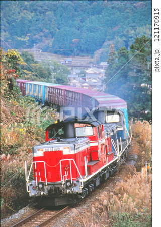 紀勢本線を走る貨物列車 紀勢本線を走る貨物列車 121170915