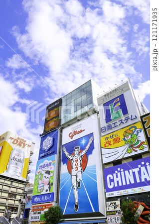 大阪の象徴である道頓堀グリコサイン（大阪府大阪市） 121171935