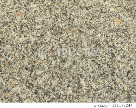 暗いベージュ色のウレタンマーブルフォームの細かな気泡のある表面の横長の背景画像 121173244