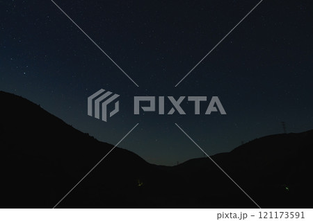 森町の太田川ダムから見た星空の風景(静岡県) 121173591
