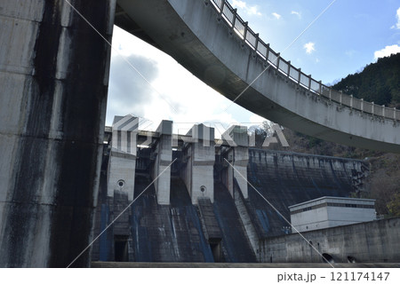 日吉ダム(京都府南丹市) 121174147