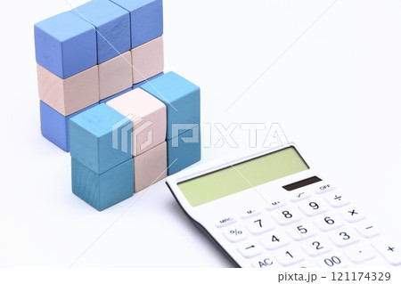 年収の壁、就労の壁イメージ（103万円の壁） 121174329