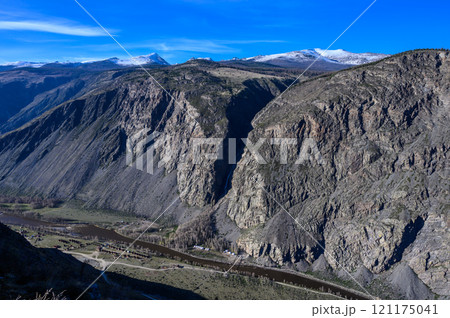 Picturesque view from the Katu-Yaryk pass to the Chulyshman River valley in autumn 121175041