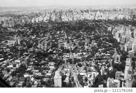サンパウロの市街風景　空撮　ブラジル 121176108