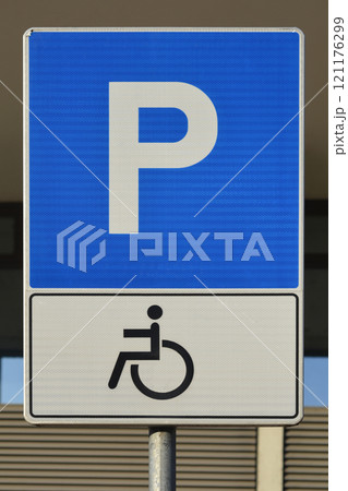 Parking sign 121176299