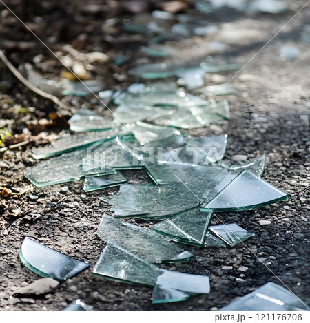Shattered broken glass debris sharp trash on...のイラスト素材 [121176708] - PIXTA