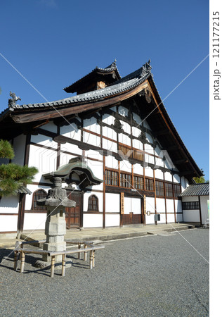 相国寺　庫裏と石灯篭　京都市上京区 121177215
