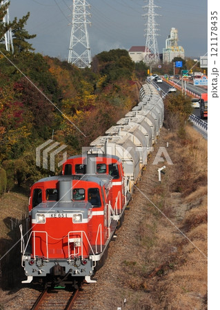 衣浦臨海鉄道_碧南線で運転されるKE65形ディーゼル機関車重連の貨物列車_2024/12/13撮影 121178435