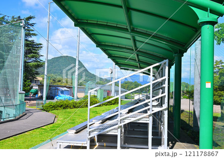 観客席 バックネット裏 野球場 沼田市運動公園 観客席 バックネット裏 野球場 沼田市運動公園 121178867