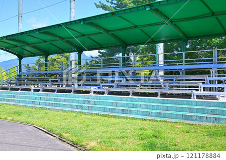 観客席 バックネット裏 野球場 沼田市運動公園 観客席 バックネット裏 野球場 沼田市運動公園 121178884