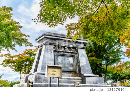 岩手 盛岡城跡公園 本丸跡の騎馬像台座 岩手 盛岡城跡公園 本丸跡の騎馬像台座 121179164