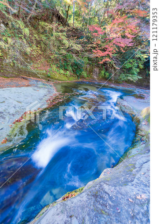 【千葉県】房総養老渓谷・粟又の滝 上流部の紅葉 【千葉県】房総養老渓谷・粟又の滝 上流部の紅葉 121179353