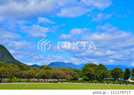 遥か上越方面を望む　沼田市運動公園　利根川沿い　スポーツ公園　　　 121179717