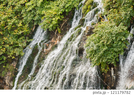 【美瑛町白ひげの滝】 121179782