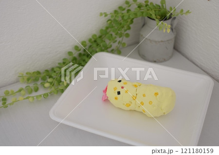 小学生が紙粘土で作ったエビフライ 小学生が紙粘土で作ったエビフライ 121180159