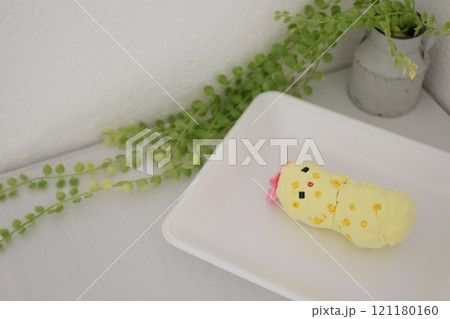 小学生が紙粘土で作ったエビフライ 121180160