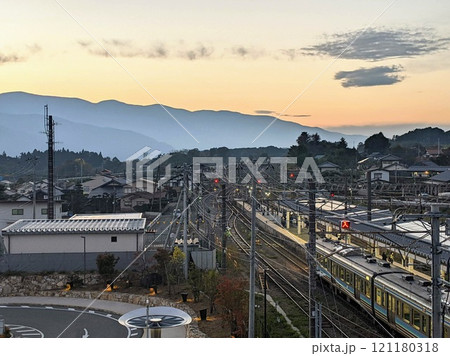中央本線 小淵沢駅 夕焼け 中央本線 小淵沢駅 夕焼け 121180318