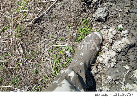 泥だらけの田植え長靴 泥だらけの田植え長靴 121180757