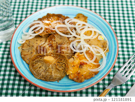 Salad bowl with pickled brittlegills and sliced white onions 121181891