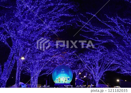 青いイルミネーション 121182035