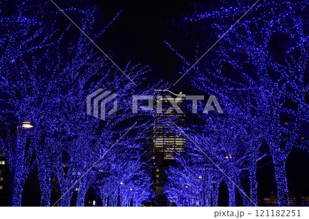 青いイルミネーション 121182251