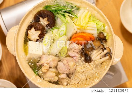 鶏の水炊き鍋 121183975