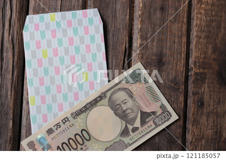 矢絣柄のし袋と1万円札　お祝い金 121185057
