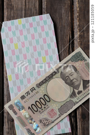 矢絣柄のし袋と1万円札　お祝い金 121185059