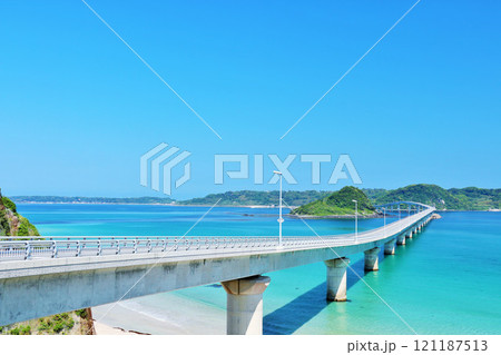 山口県 青空と海の角島大橋 山口県 青空と海の角島大橋 121187513