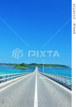 山口県 青空と海の角島大橋 山口県 青空と海の角島大橋 121187514