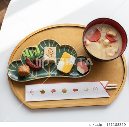 おせち料理とお雑煮 121188230