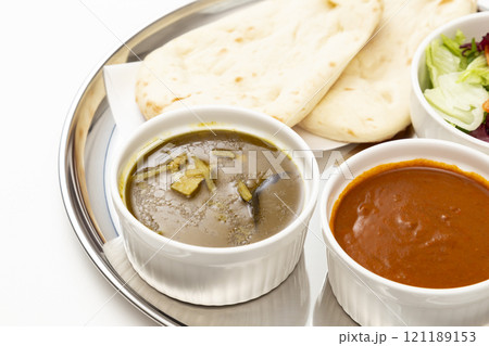 カレーとナンのランチプレート カレーとナンのランチプレート 121189153