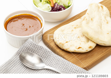 カレーとナンのランチ 121189803