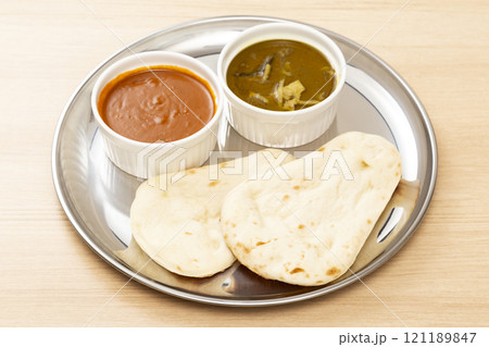 カレーとナンのランチプレート カレーとナンのランチプレート 121189847