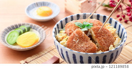 コロッケの卵とじ丼 （ かつ丼風 ） 121189858
