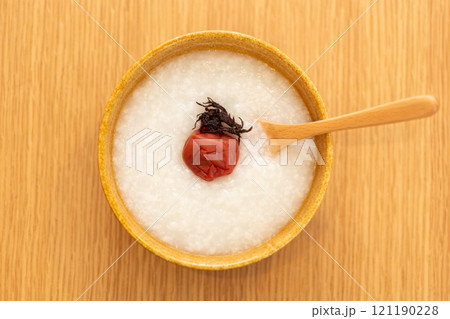 梅干しの乗ったお粥（梅がゆ） 121190228