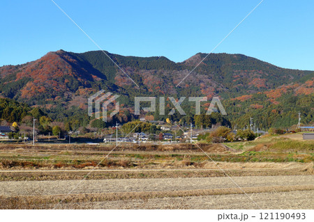 ロマンチック茨城(ヤマトタケル伝説が伝わる吾国山。吾国・愛宕県立自然公園)笠間市・吾国山>右台形の山 ロマンチック茨城(ヤマトタケル伝説が伝わる吾国山。吾国・愛宕県立自然公園)笠間市・吾国山>右台形の山 121190493