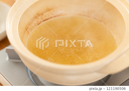 鶏の水炊き鍋の残り汁(出汁汁) 鶏の水炊き鍋の残り汁(出汁汁) 121190506