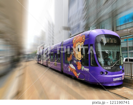 サンフレラッピング電車 121190741