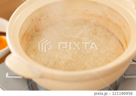 鶏鍋の残り汁でおじや（雑炊）を作る 121190956