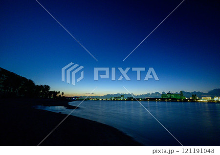 兵庫県西宮市香櫨園浜の夜明け 121191048