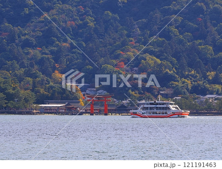 世界遺産に登録されている宮島 121191463